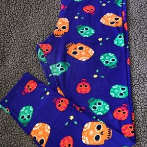Lularoe Tall & Curvy Leggings - Sugar Skulls